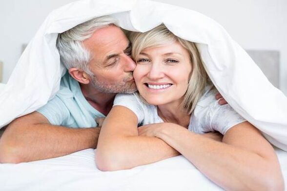 ώριμο παντρεμένο ζευγάρι